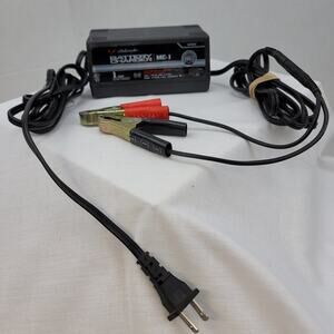 Battery Charger Schmacher Electric Corp Model MC-11 AMP Slow Charge 6/12V Clamps